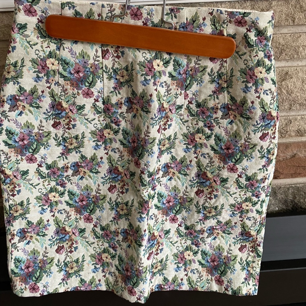 Top shop White Floral Skirt Sz 4
